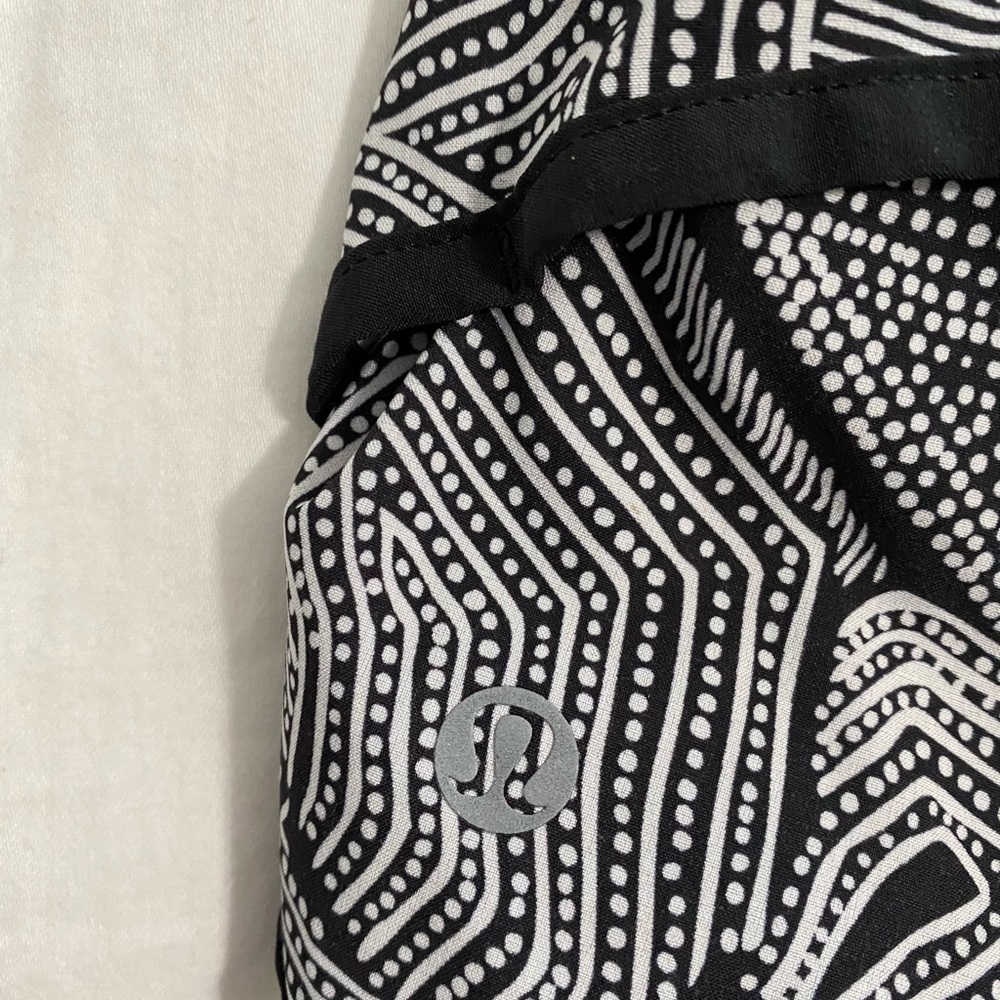 Lululemon shorts - Picture 3 of 3